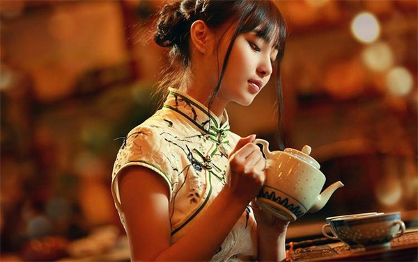 喝碧螺春红茶.jpg